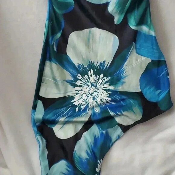 Floral slip dress with slit - Picture 2 of 6